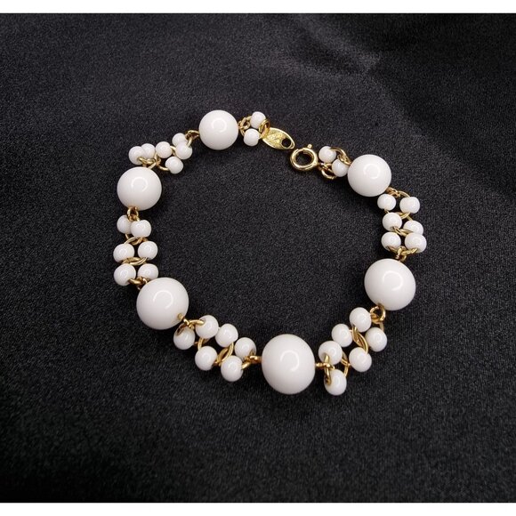 Vintage TRIFARI 1980s White Bead Gold-Tone Bracelet - Picture 1 of 6